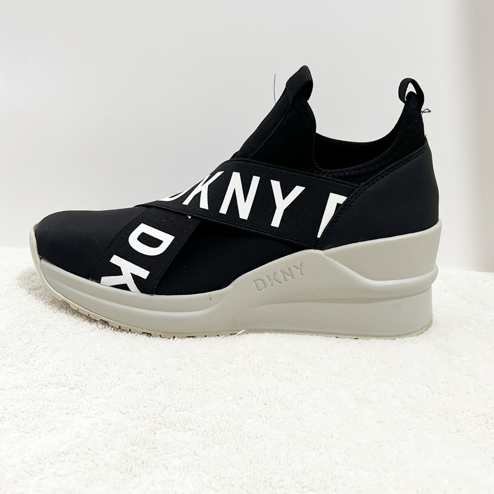 [DKNY] Black & White Wedge Sneakers SlipOn Stretchy Fabric Casual Sporty Size 7